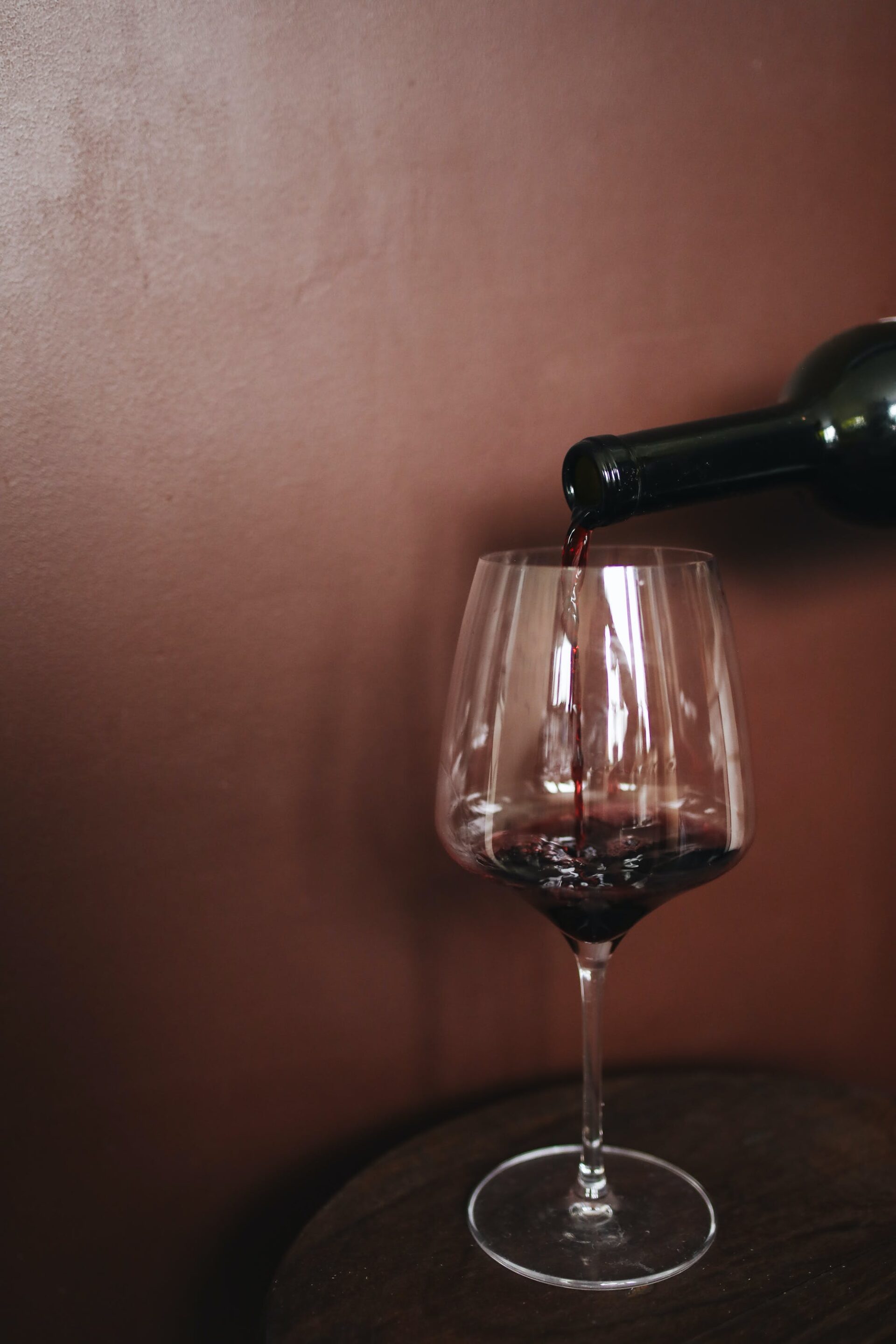 Vinglas med rött vin
