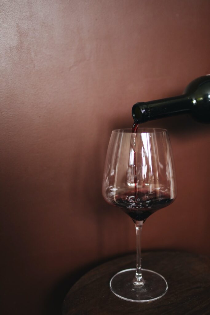Vinglas med rött vin