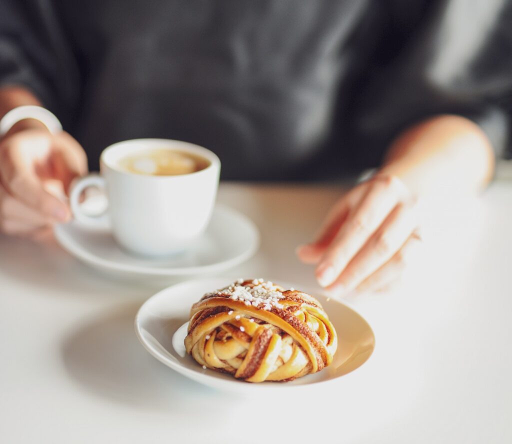 Kanelbulle och kaffe